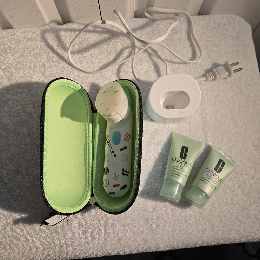 Clinique Skincare Set with Brush and Case